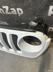 Решетка радиатора Jeep Wrangler JL белая