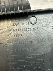 Обшивка стойки задняя правая Mercedes W447
