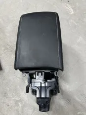 Центральный подлокотник Lexus RX450h 4
