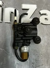 Блок клапанов пневмоподвески Range Rover L320