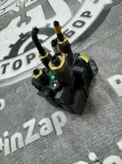 Блок клапанов пневмоподвески Range Rover L494