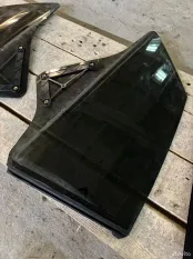 Стекло боковое правое Mercedes C238