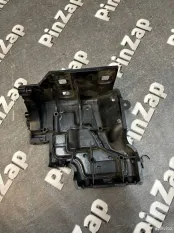 Кронштейн панели передний Range Rover L551 правый