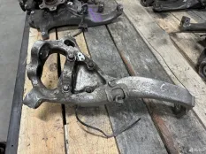 Поворотный кулак левый Mercedes-Benz W205 C63