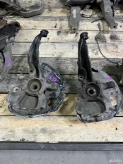 Поворотный кулак левый Range Rover Sport 1 L320