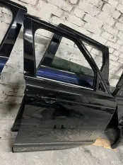 Правая дверь черная Range Rover sport l494