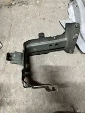 Кронштейн фары передний Audi Q7 4M