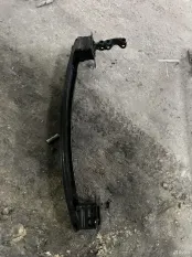 Усилитель бампера Land Rover Velar L560