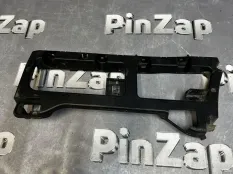 Задний правый кронштейн бампера Peugeot Traveller