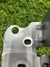 Кронштейн крепления крыла Audi Q7