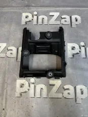 Кронштейн блока управления двигателем Ауди Ку7 4М