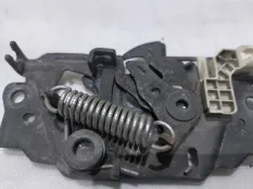 Замок капота Ford Focus