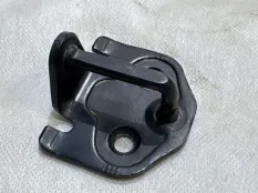 Петля замка двери Ford Mondeo