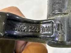 Петля двери нижняя Ford Focus