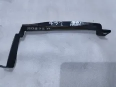 Крепление аккумулятора Ford Focus