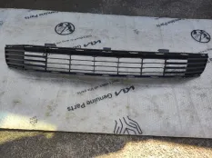 Решетка бампера нижняя Toyota Camry