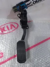 Педаль газа Toyota Camry