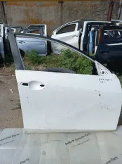 Дверь Mazda 3