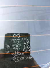 Стекло Mazda 3