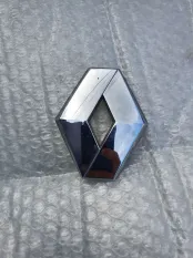 Эмблема крышки багажника Renault Logan