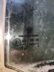 Форточка двери Volkswagen Touran