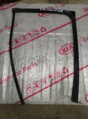 Уплотнительная резинка стекла Mazda Cx-5