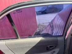 Стекло двери Hyundai Accent 2