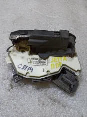 Замок двери передний правый Volkswagen Jetta 6