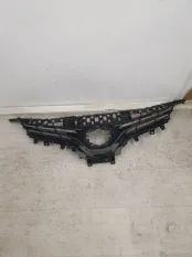 Решетка радиатора верхняя Toyota Camry xv70