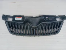 Решетка радиатора Skoda Fabia 2