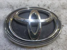 Эмблема Toyota Hilux