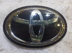Эмблема Toyota Camry V70