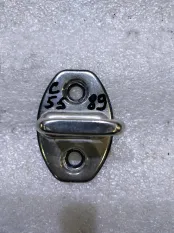 Ответная часть замка двери Skoda Octavia A7