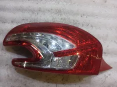 Фонарь Peugeot 208