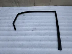 Уплотнитель стекла двери Hyundai i40