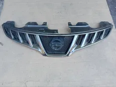 Решетка радиатора Nissan Murano