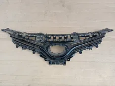 Решетка радиатора Toyota Camry V70