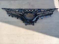 Решетка радиатора Toyota Camry V70