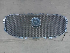 Решетка радиатора Jaguar XF