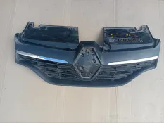Решетка радиатора Renault Logan 2