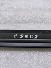 Уплотнитель стекла двери Volkswagen Jetta 6