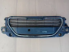 Решетка радиатора Peugeot 301
