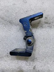 Петля двери нижняя Volkswagen Jetta 6