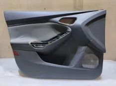 Обшивка двери Ford Focus 3