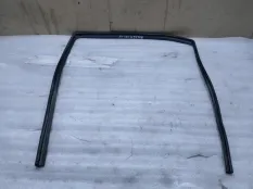 Уплотнитель стекла двери Toyota Camry XV40