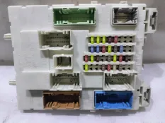 Блок предохранителей салонный Ford Focus