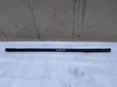 Уплотнитель стекла двери Ford Focus