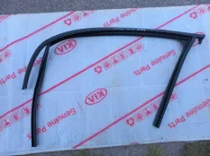 Уплотнитель стекла двери Skoda Octavia