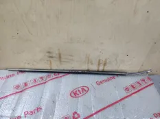 Молдинг стекла Toyota Camry