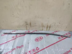 Молдинг стекла Toyota Camry